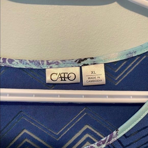 EUC XL Cato Women's Blue Paisley Top - Picture 2 of 4